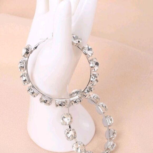 Women's Gorgeous Rhinestone Hoop Earrings NWOT ❤️ 5/$25 Bundled - Picture 6 of 7